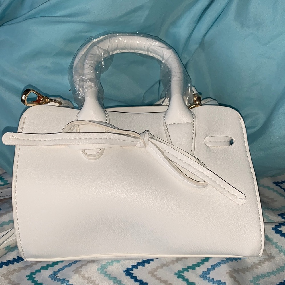 Crossbody hand bag
